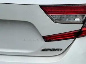 Honda Accord 2018 White
