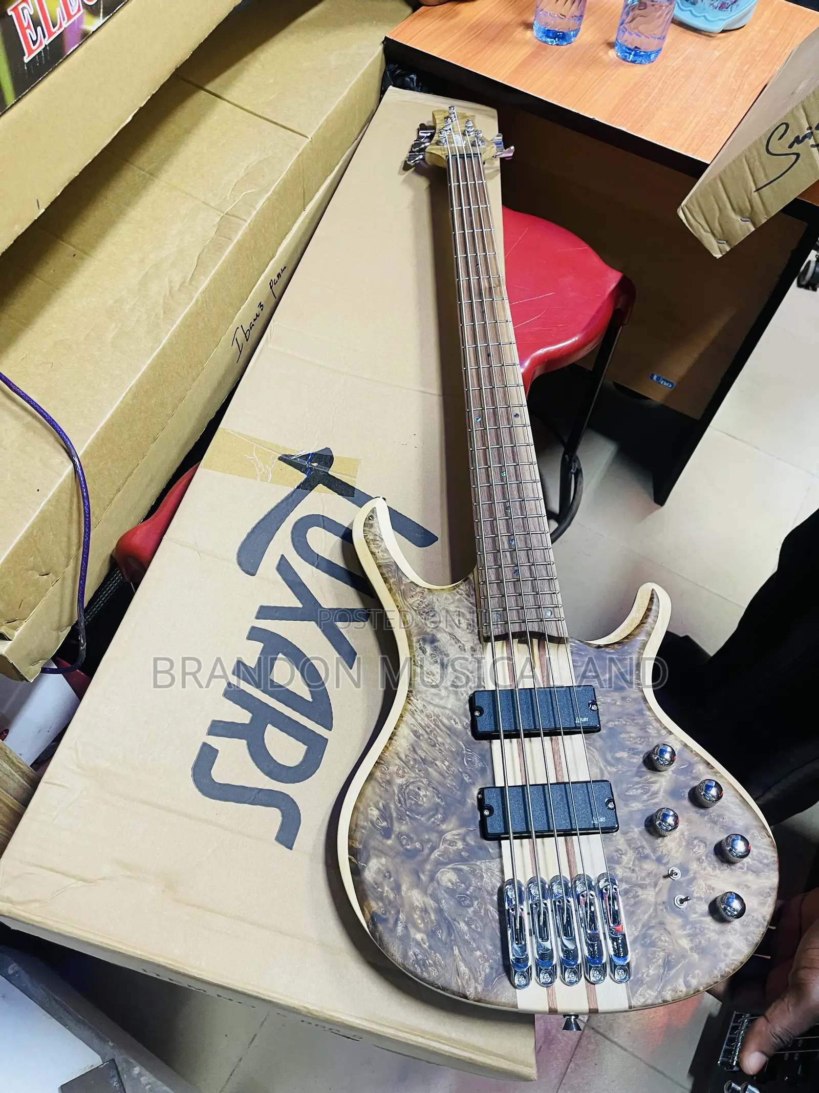 LUXARS S-B60-5 Bass Guitar