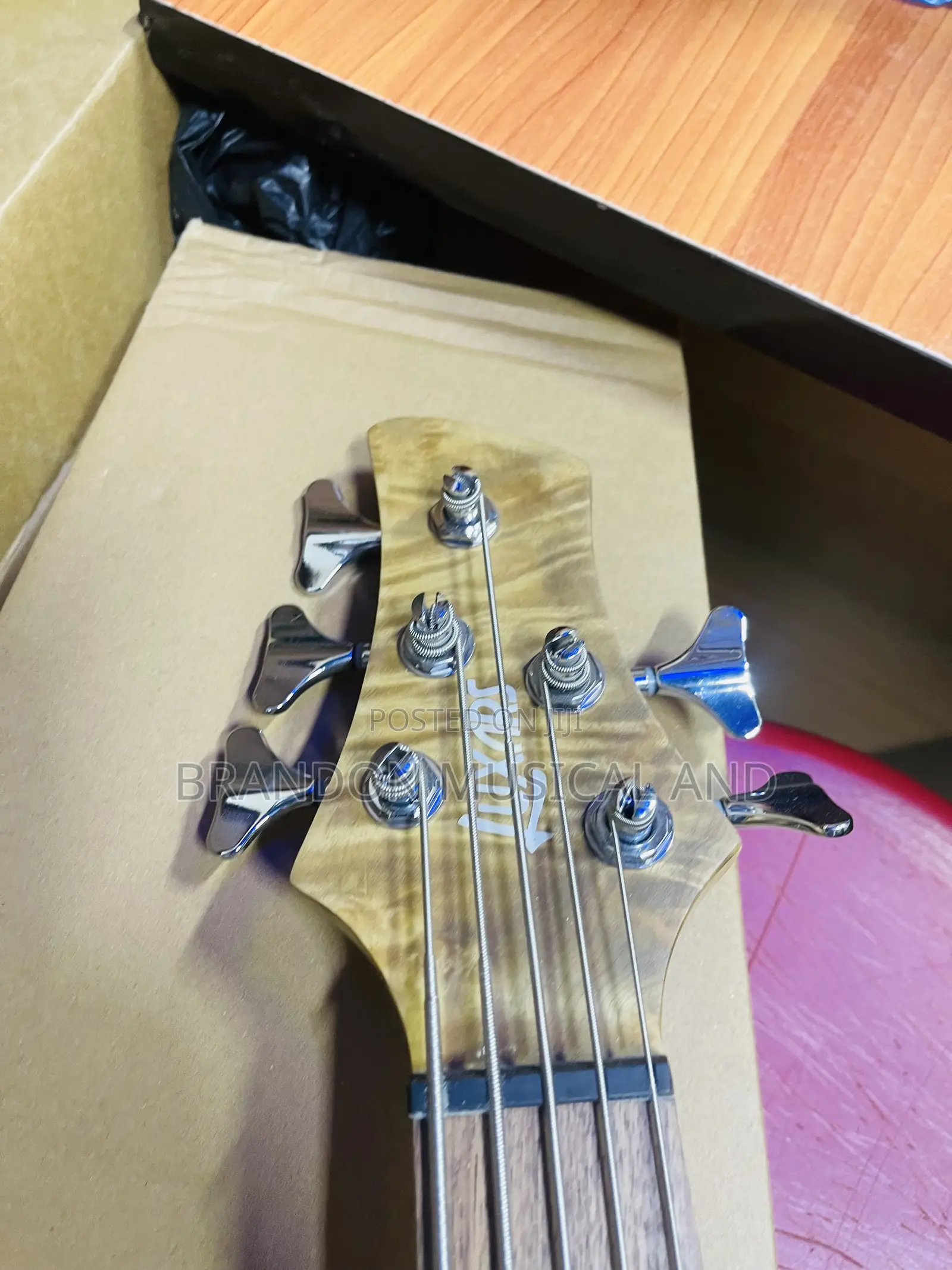 LUXARS S-B60-5 Bass Guitar