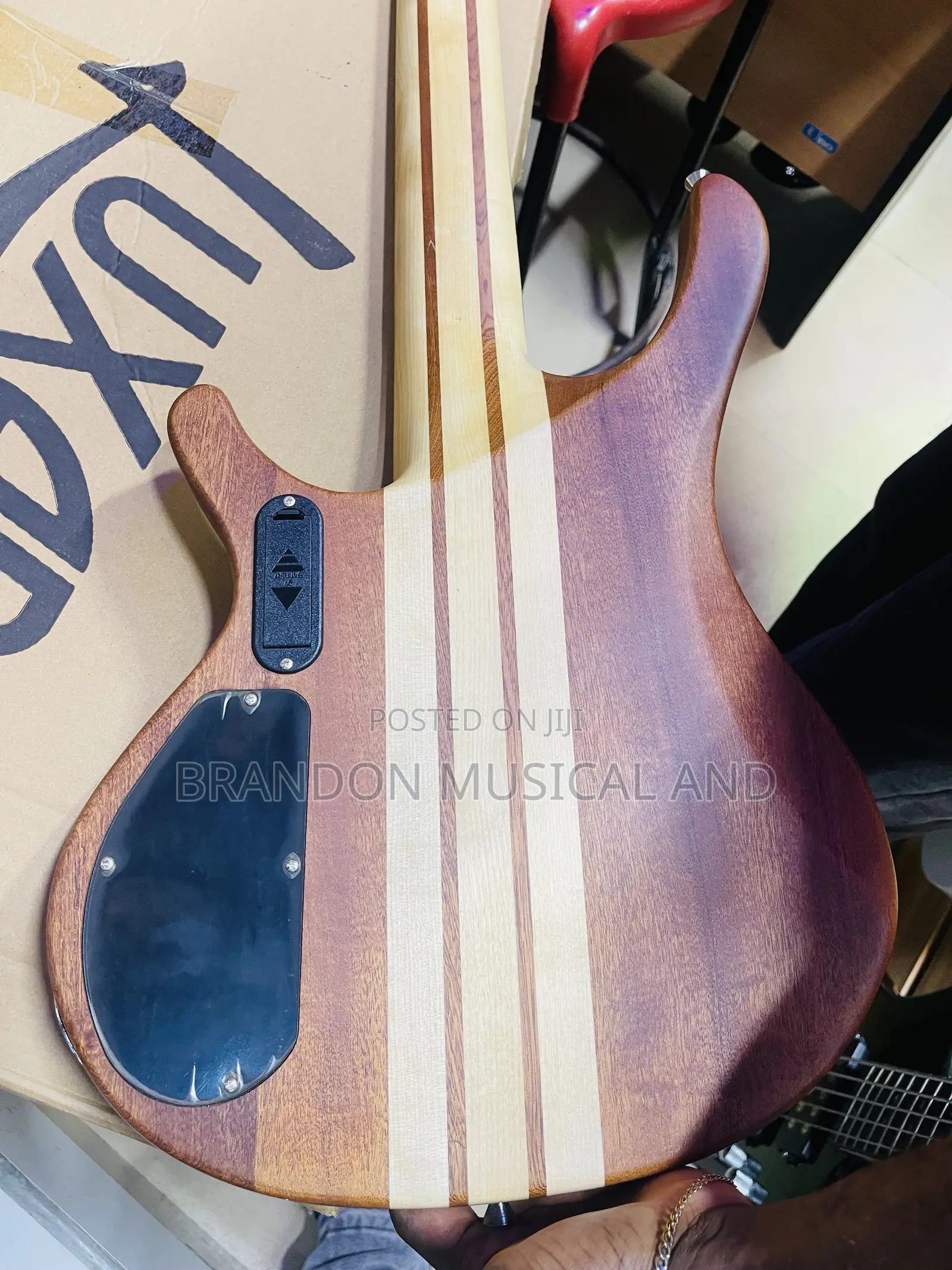 LUXARS S-B60-5 Bass Guitar