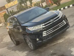 Toyota Highlander XLE 4x4 V6 (3.5L 6cyl 8A) 2017 Black