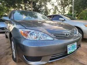 Toyota Camry LE 4dr Sedan (2.4L 4cyl 5M) 2004 Gray