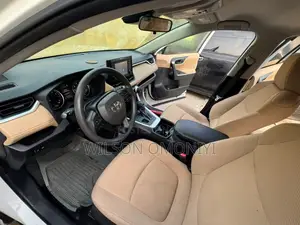 Toyota RAV4 LE FWD 2019 White