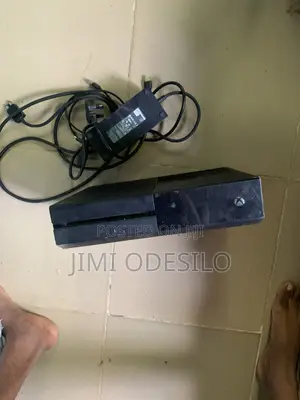 Xbox One,two Pads Wired and 6games:pls Read Discription Below