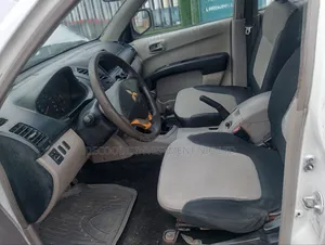 Mitsubishi L200 Club Cab 2.5 136hp 4WD 2012 White