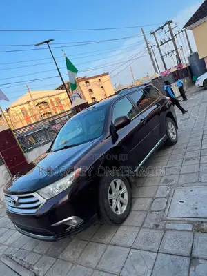Toyota Highlander 3.5L 4WD 2013 Maroon