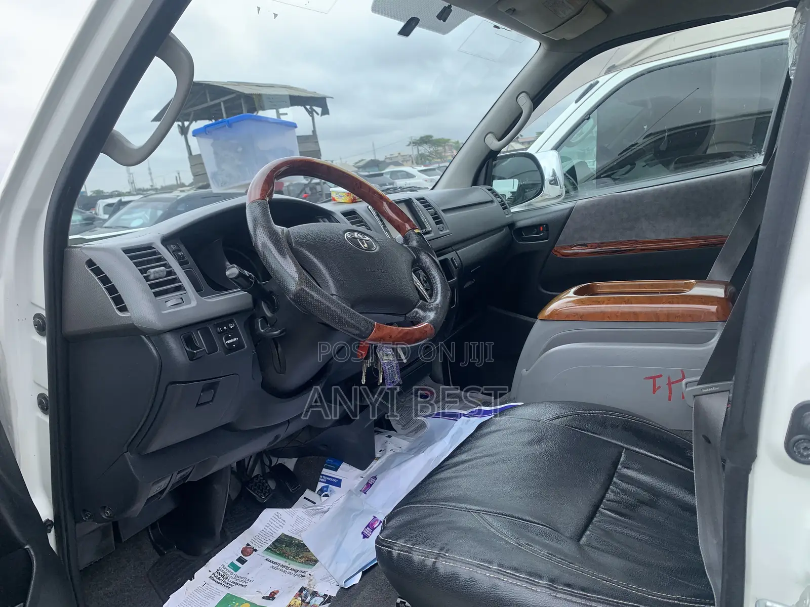 Toyota HiAce 2015 White