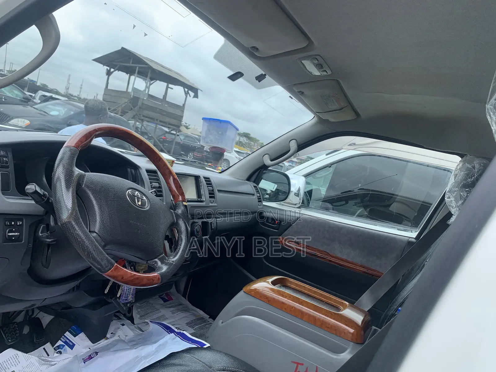 Toyota HiAce 2015 White