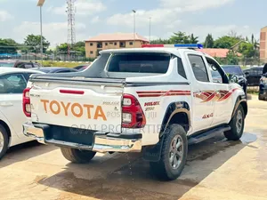 Toyota Hilux 2013 White