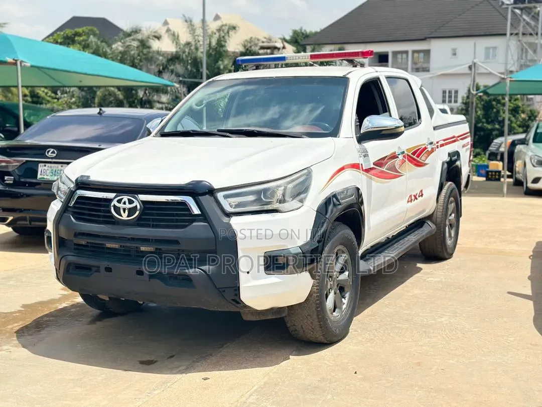 Toyota Hilux 2013 White