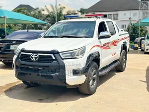 Toyota Hilux 2013 White