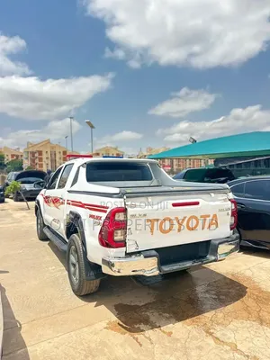 Toyota Hilux 2013 White