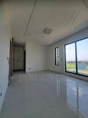 4bdrm Duplex in Lekki for sale