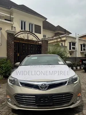 Toyota Avalon Limited 4dr Sedan (3.5L 6cyl 6A) 2014 Gold
