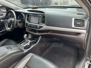 Toyota Highlander XLE 4x4 V6 (3.5L 6cyl 8A) 2018 Black