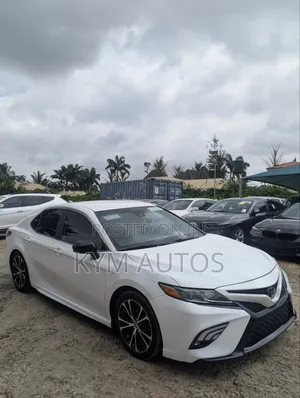 Toyota Camry 2019 White