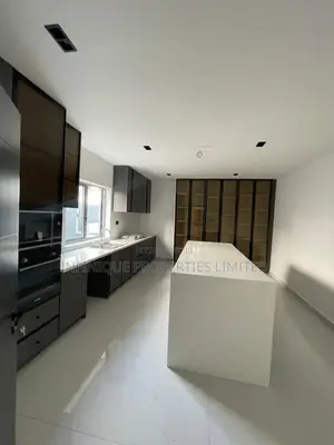5bdrm Duplex in Banana Island for sale