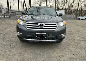 Toyota Highlander SE 2012 Gray