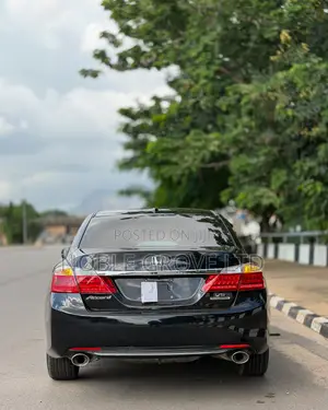 Honda Accord Touring 4dr Sedan FWD (3.5L 6cyl 6A) 2013 Black