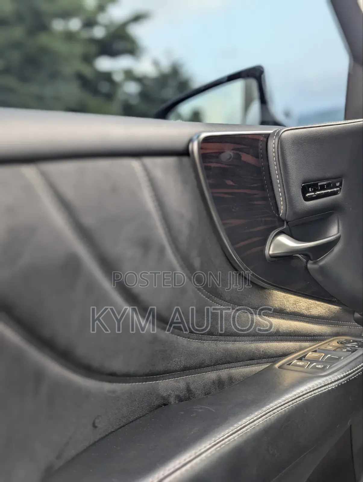Lexus LS 2018 Brown
