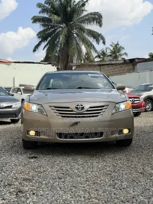 Toyota Camry XLE V6 4dr Sedan (3.5L 6cyl 6AM) 2009 Gold