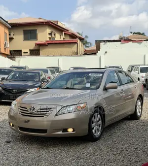Toyota Camry XLE V6 4dr Sedan (3.5L 6cyl 6AM) 2009 Gold
