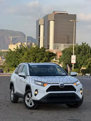 Toyota RAV4 XLE Premium AWD 2020 White