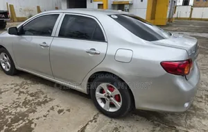 Toyota Corolla LE 4dr Sedan (1.8L 4cyl 4A) 2010 Silver