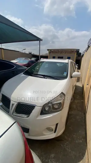 Pontiac Vibe 2010 White