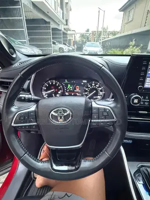 Toyota Highlander XSE 2021 Red