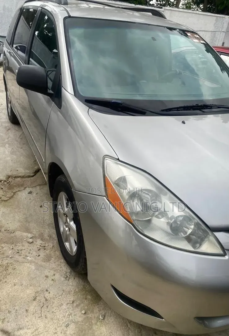 Toyota Sienna 2006 Silver