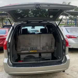 Toyota Sienna 2006 Silver