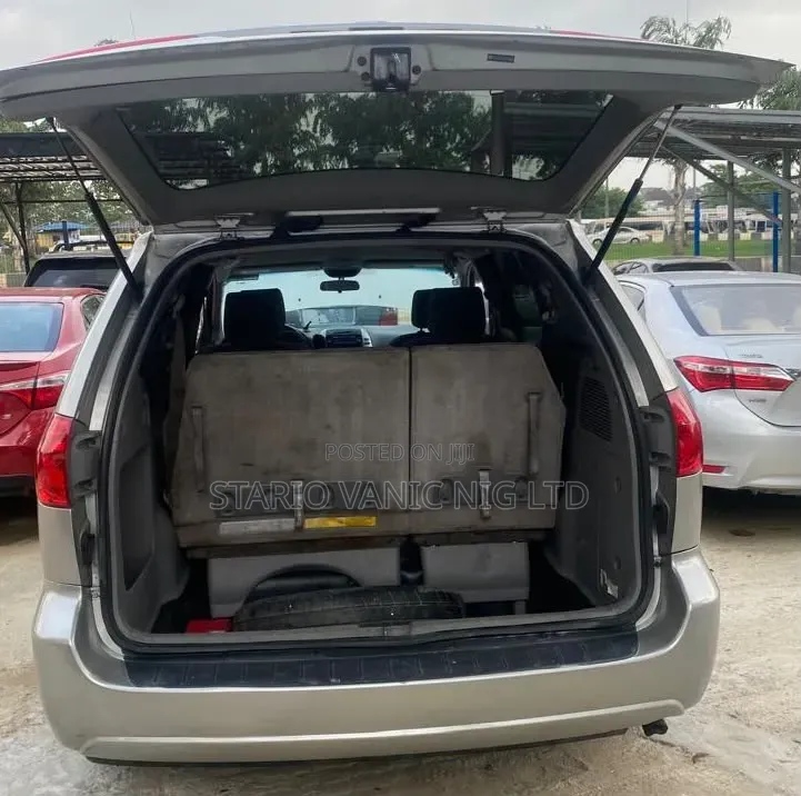Toyota Sienna 2006 Silver