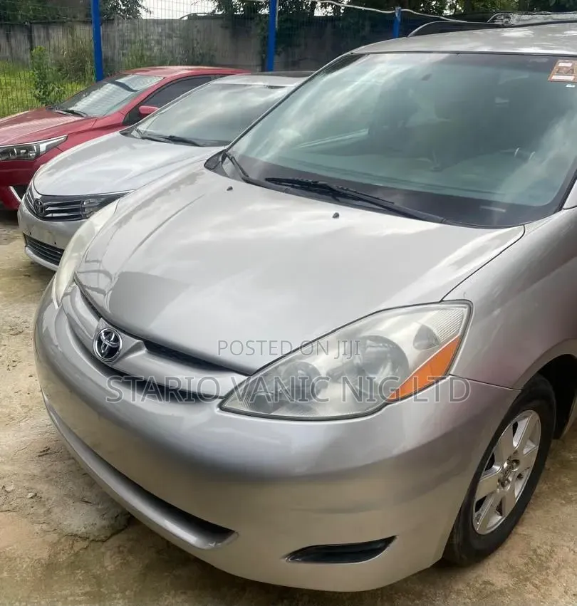 Toyota Sienna 2006 Silver