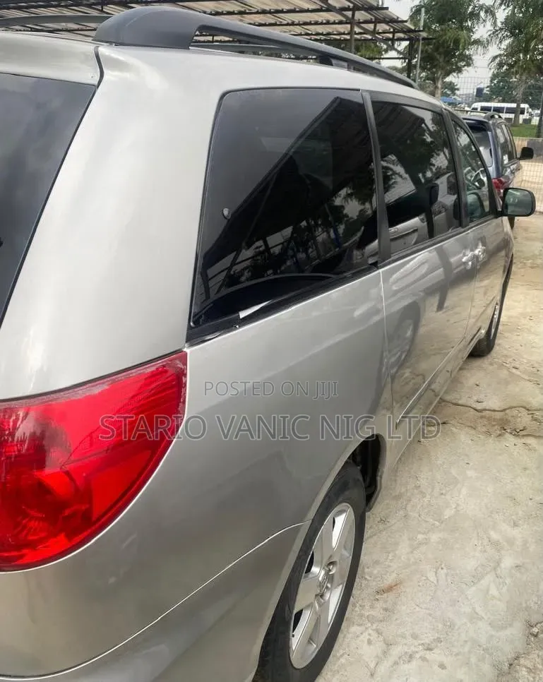 Toyota Sienna 2006 Silver