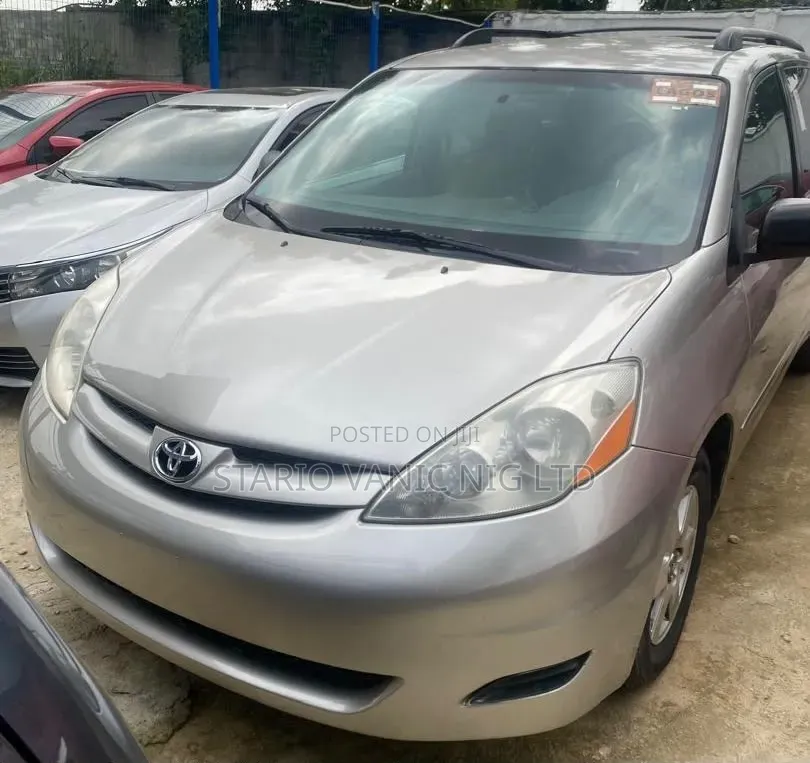 Toyota Sienna 2006 Silver