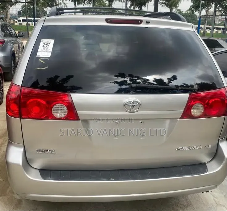 Toyota Sienna 2006 Silver