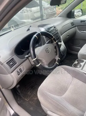Toyota Sienna 2006 Silver