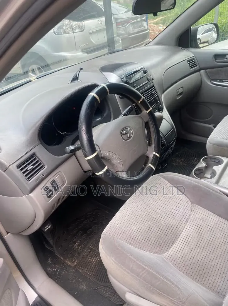 Toyota Sienna 2006 Silver