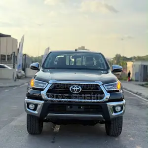New Toyota Hilux SR5+ 2026 Black