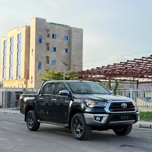 New Toyota Hilux SR5+ 2026 Black