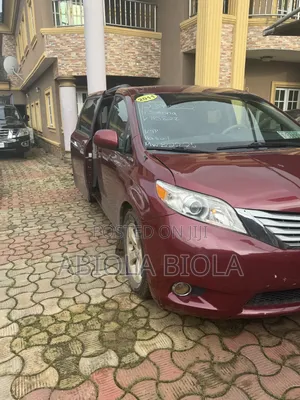 Toyota Sienna 2011 Red