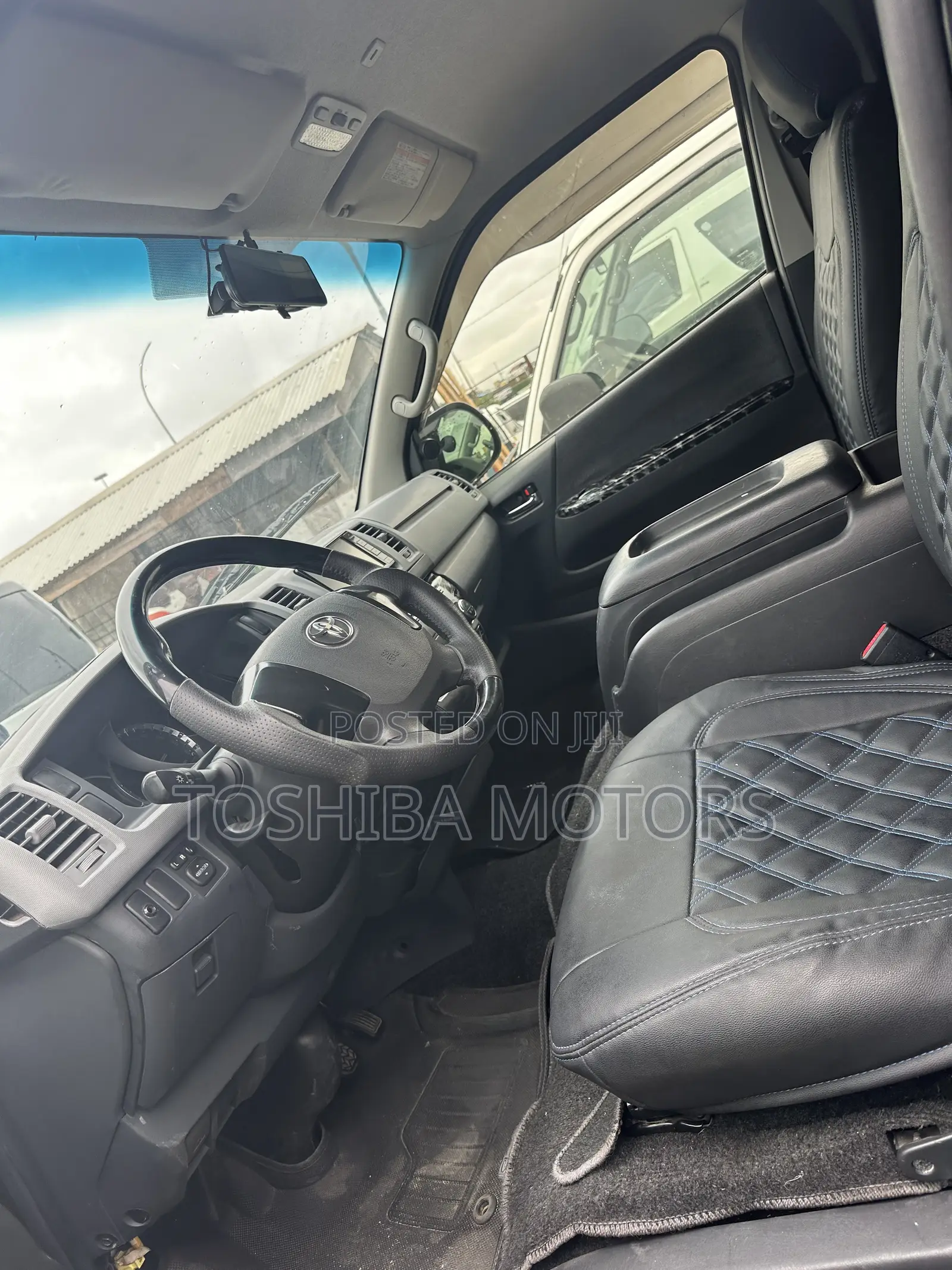 Toyota HiAce 2016 Black