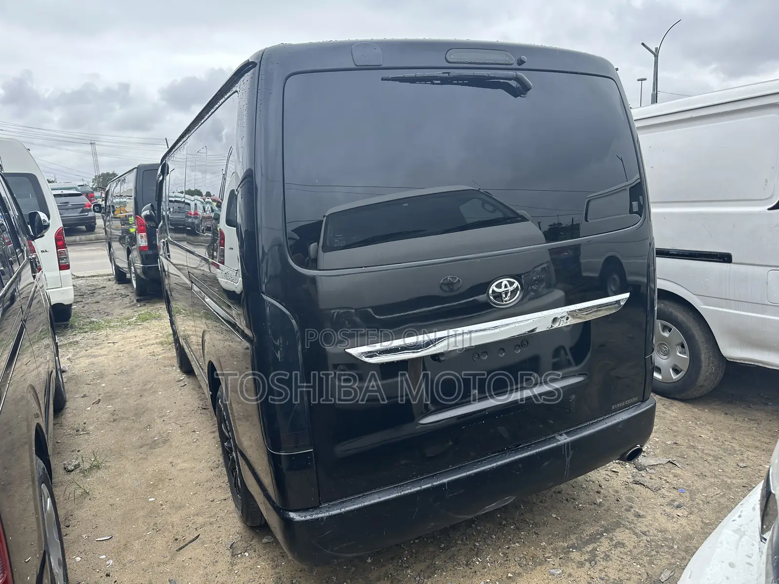 Toyota HiAce 2016 Black