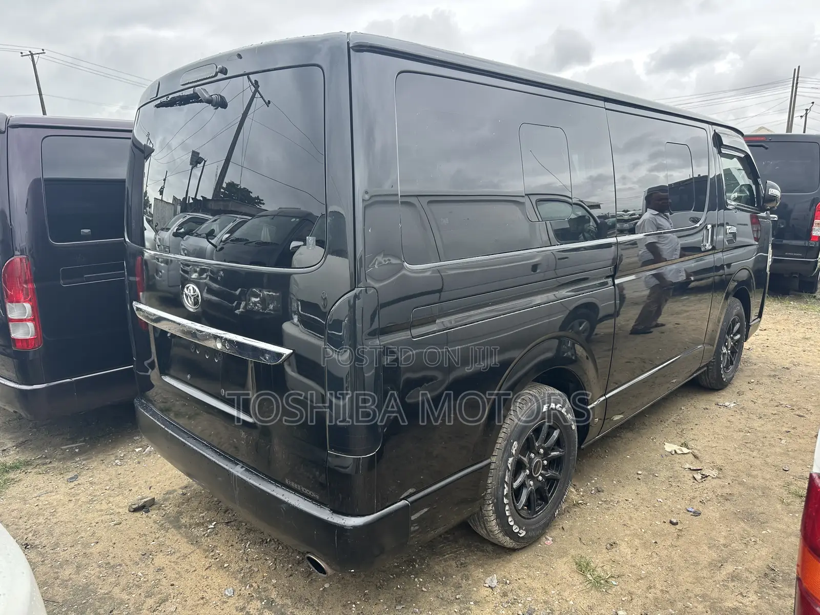 Toyota HiAce 2016 Black