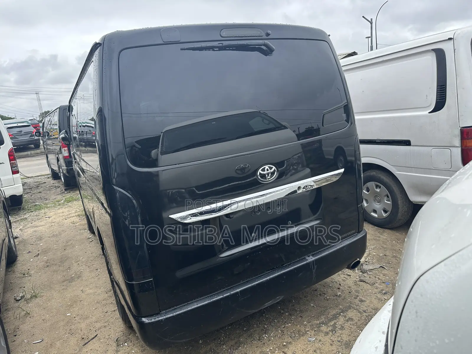 Toyota HiAce 2016 Black