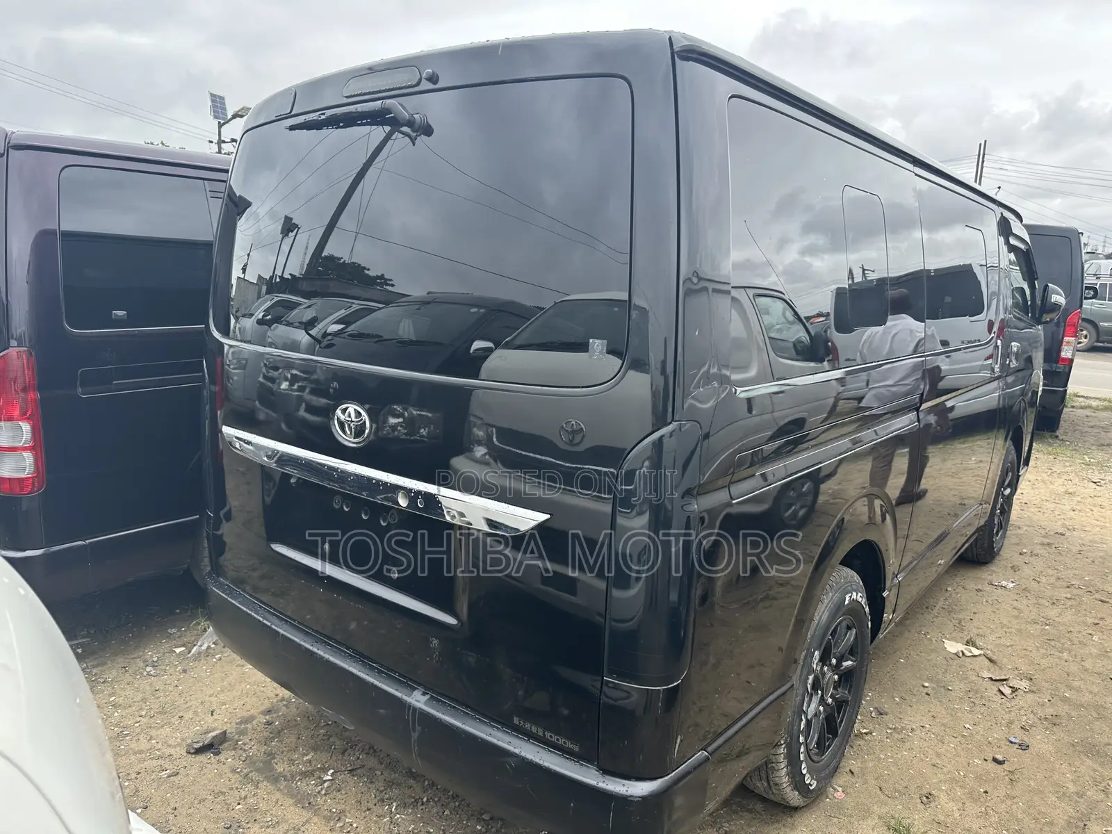 Toyota HiAce 2016 Black
