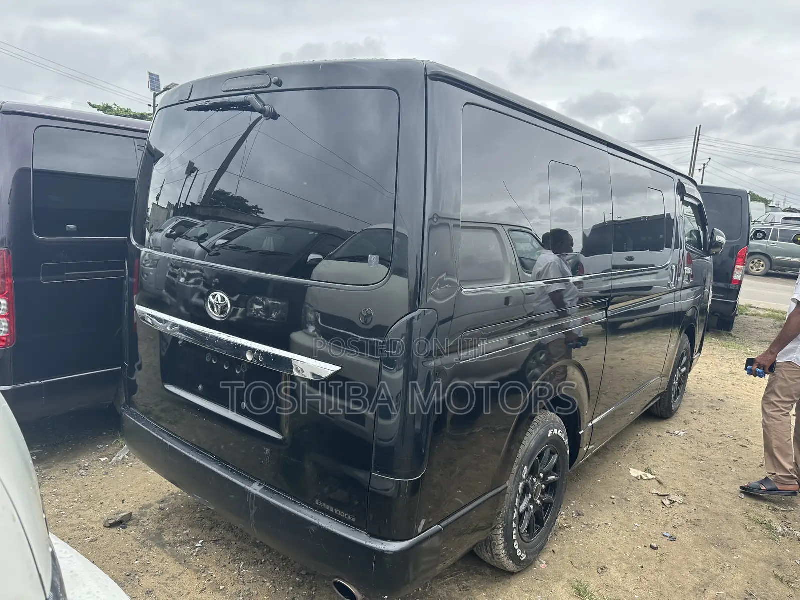 Toyota HiAce 2016 Black