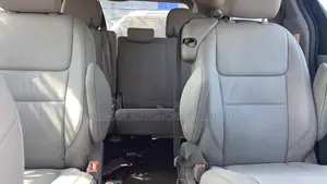 Toyota Sienna Limited 7-Passenger 4dr Minivan (3.5L 6cyl 6A) 2015 Gray