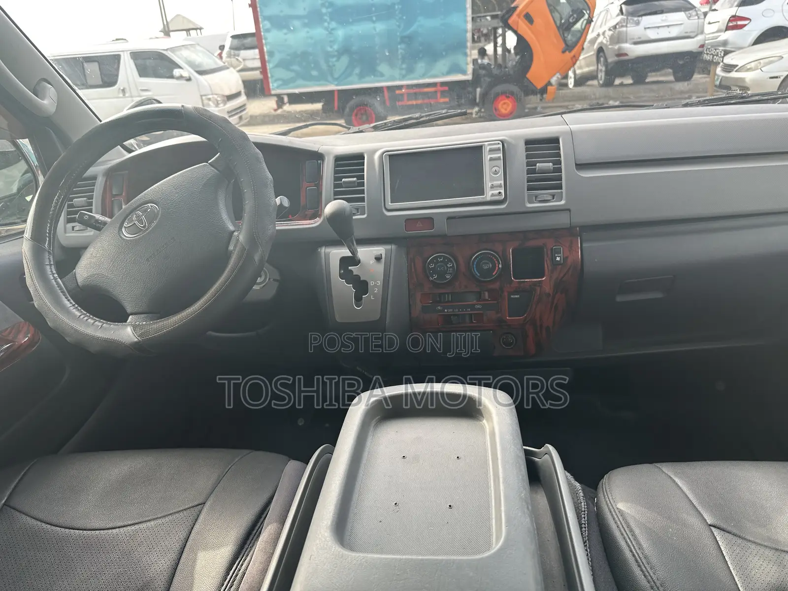 Toyota HiAce 2013 Black